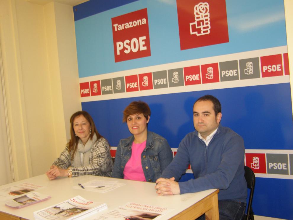 En el centro, la candidata del PSOE a la alcaldía de Tarazona, Leticia Soria.