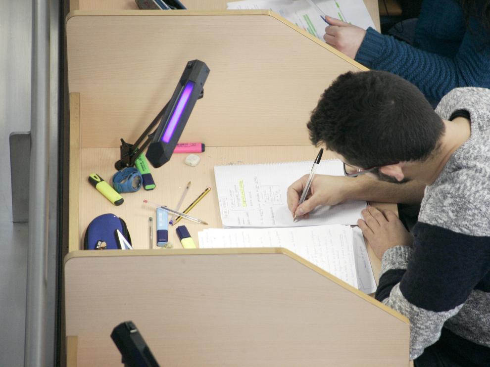 Los estudiantes ven "insuficiente" la oferta de bibliotecas en la UZ en exámenes