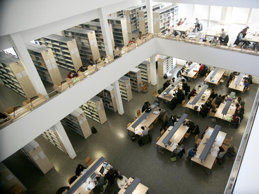 ¿Cuántos repetidores hay en las universidades aragonesas?