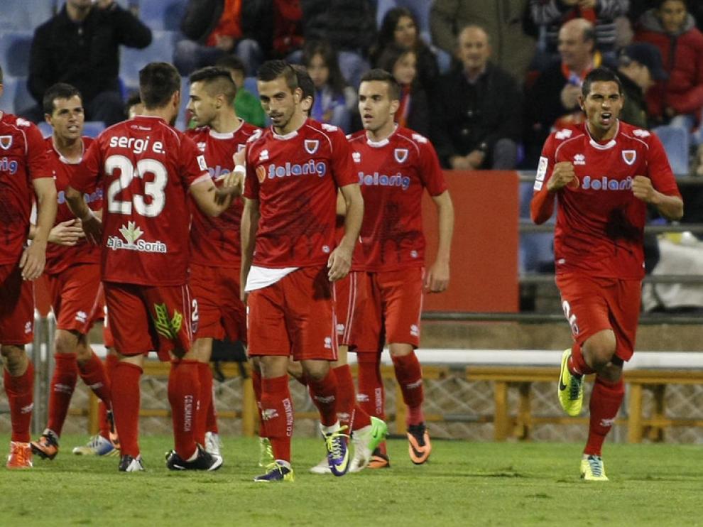 Gaffoor, a la derecha, celebra el gol de la victoria conseguido en La Romareda la temporada pasada