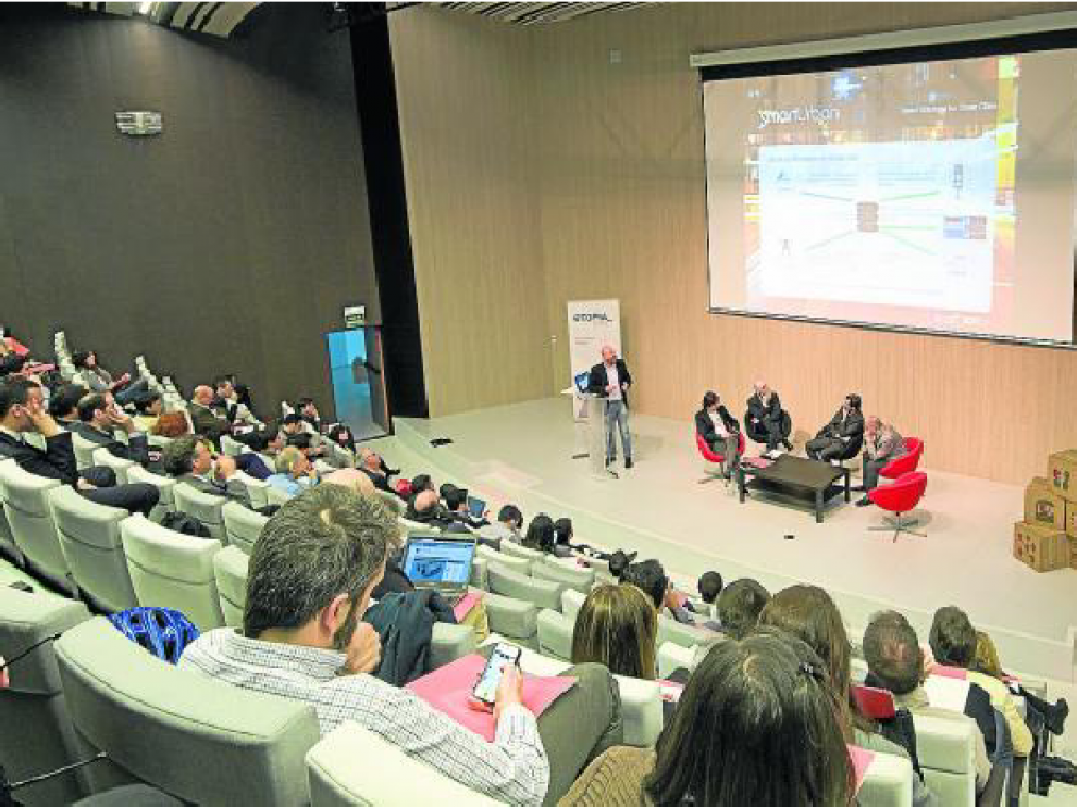 Público y ponentes reflexionaron sobre los retos de las smart cities durante las jornadas.