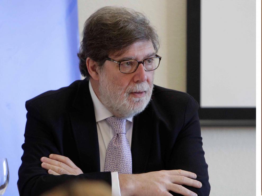 La patronal presidida por Santiago Aparicio (i) dijo sentirse "decepcionada" con la gestión de Antonio Pardo (d) en la Diputación