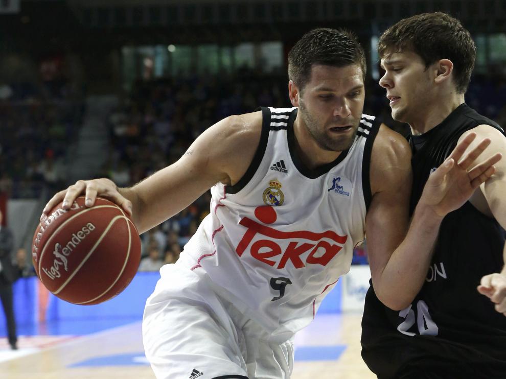 Felipe Reyes y Dejan Todorovic durante el partido de la jornada trigésima de la fase regular de ACB.