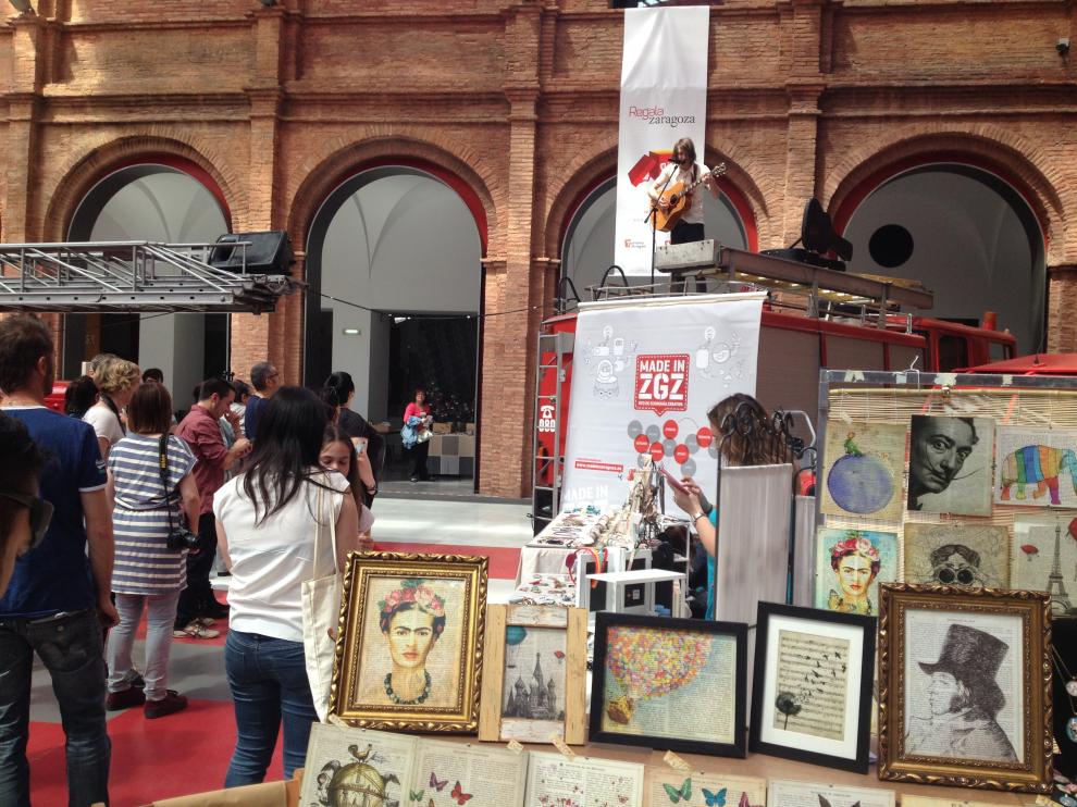 La música en directo animó el mercadillo