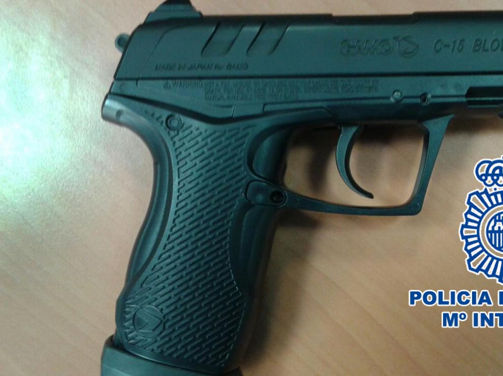 Pistola 'simulada' que portaba el detenido en Teruel