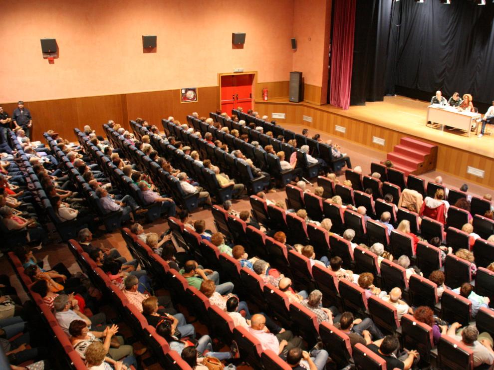 Los vecinos de Mequinenza se reunieron para tratar los delitos que se producen en la localidad.