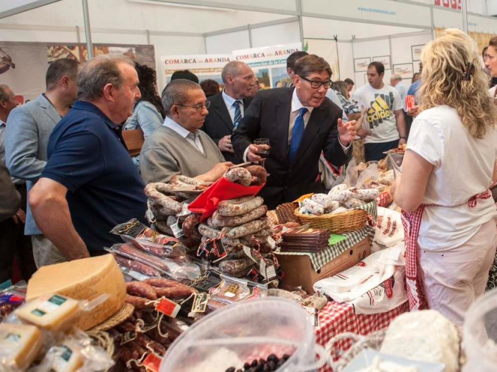 El candidato del PAR a la Presidencia del Gobierno de Aragón en la Feria de Calzado de Brea