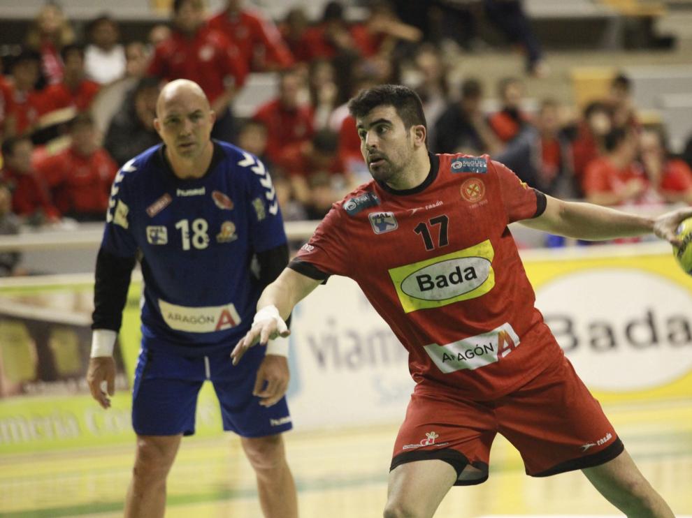 Una imagen del partido de ida entre el Bada Huesca y el BM Aragón