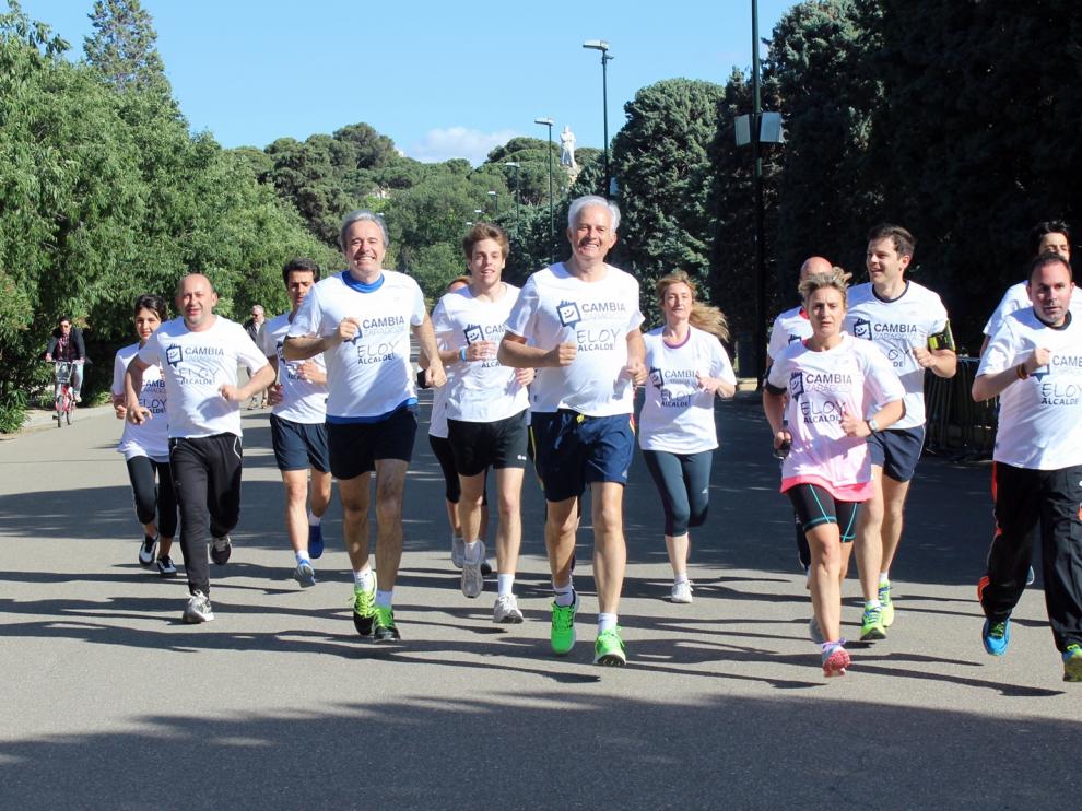 El candidato del Partido Popular Eloy Suárez practicando un poco de 'running' por el Parque Grande.