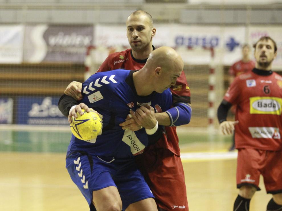 El Bada Huesca contra el BM Aragón durante un encuentro pasado.