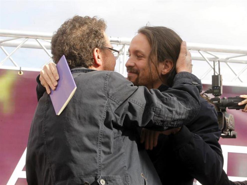 El secretario general de Podemos, Pablo Iglesias y su padre Javier Iglesias, en una imagen de archivo.