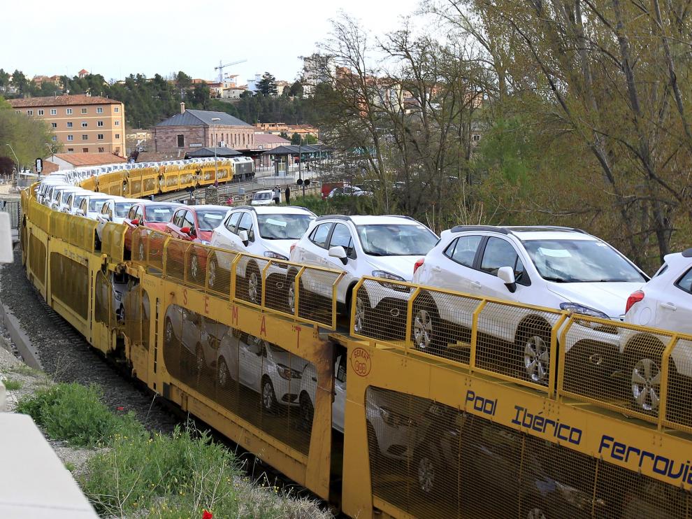 Coches de la GM en una foto de archivo.
