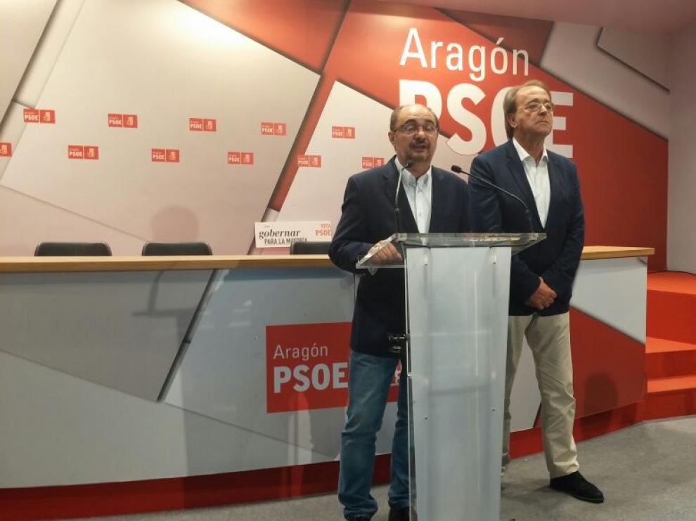 Javier Lambán y Carlos Pérez Anadón, en la sede del PSOE