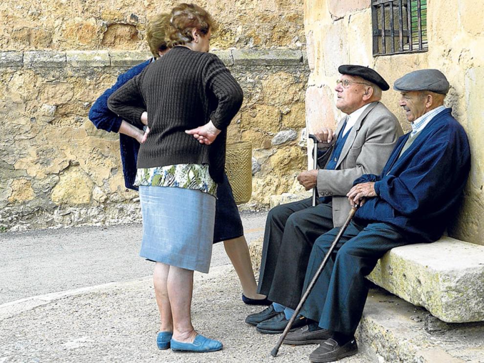 Un grupo de ancianos en un municipio soriano, en una imagen de archivo