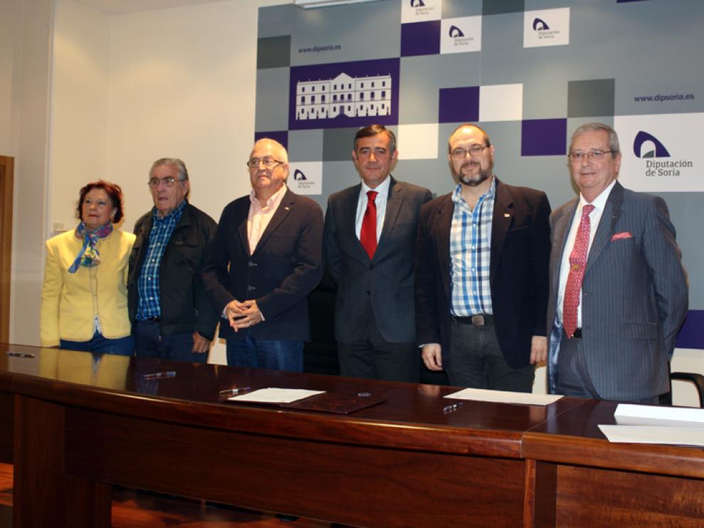 El presidente de la Diputación de Soria, Antonio Pardo , ha firmado este lunes los cinco convenios de colaboración