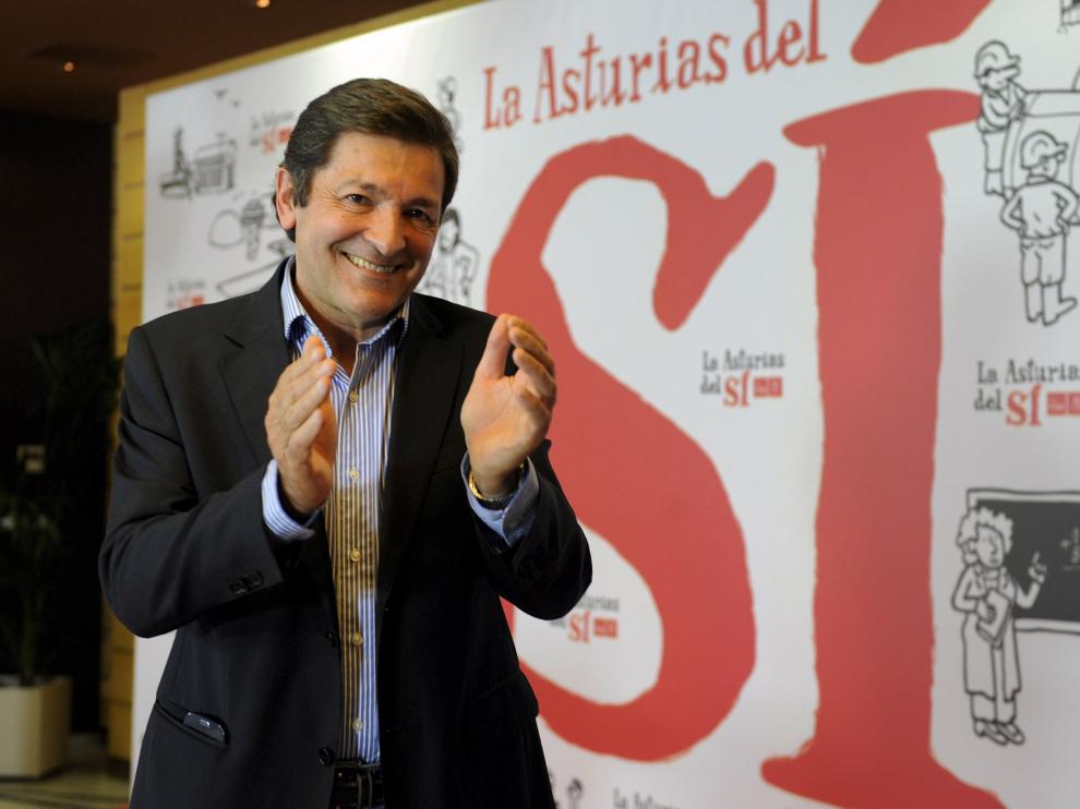 Javier Fernández fotografiado en la noche electoral