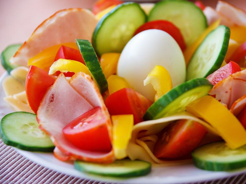 Una alimentación equilibrada es fundamental para adelgazar.
