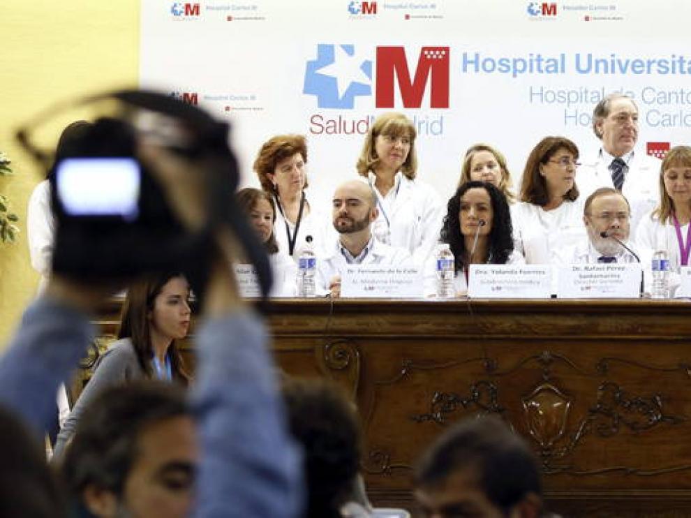 El equipo médico del Hospital Carlos III de Madrid que atendió a Teresa Romero.