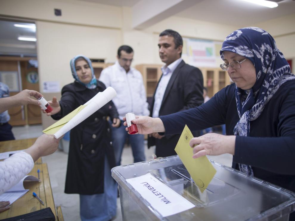 Los turcos están llamados a votar este domingo