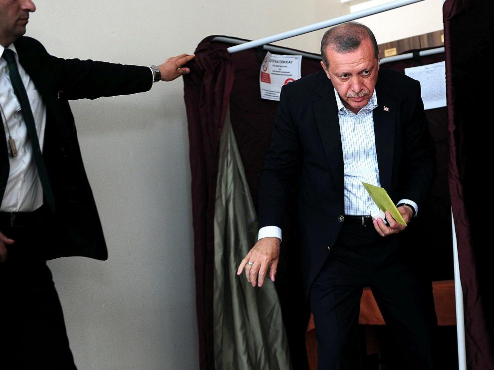 Recep Tayyip Erdogan tras votar este domingo