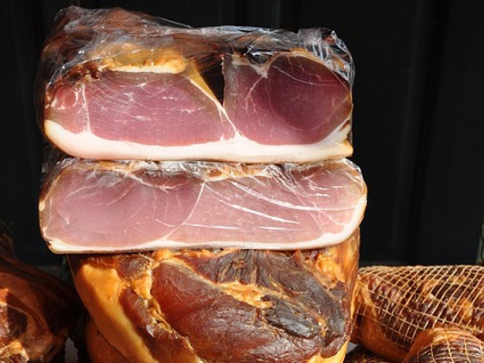 El jamón y la cecina son dos manjares apreciados en España.