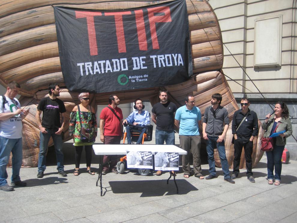 Diferentes fuerzas políticas se manifiestan contra la firma del TTIP.