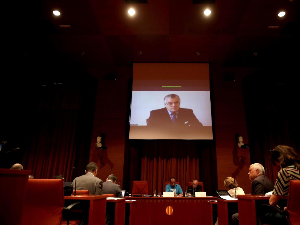 El extesorero y exsenador del Partido Popular, Luis Bárcenas, durante su comparecencia por video conferencia ante la comisión del Parlament .