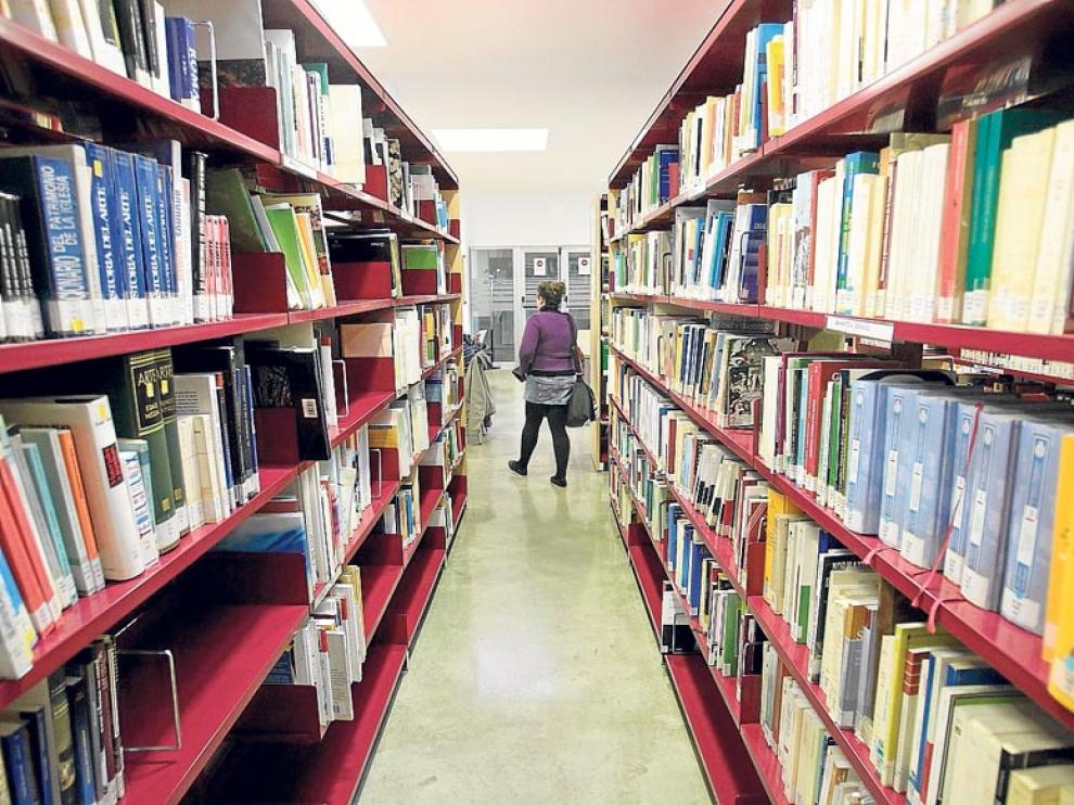 Las condiciones de préstamo garantizan el retorno de los materiales a la biblioteca.