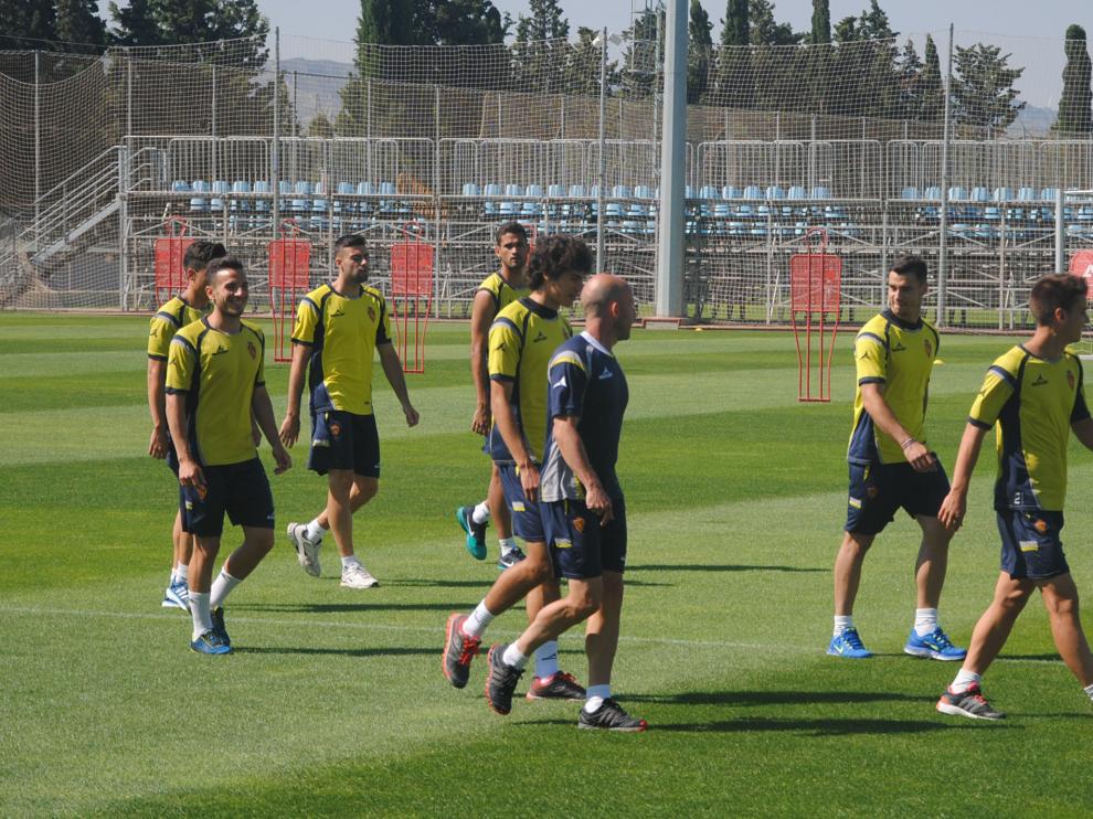 Los jugadores del Real Zaragoza, en el entrenamiento de este jueves