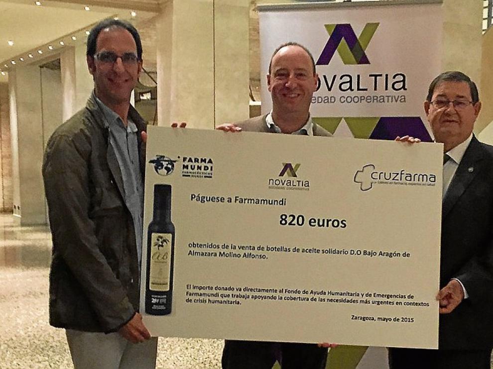 Salvador Valero, presidente de Farmamundi en Aragón, Antonio Alfonso y Tomás Manuel Espuny, presidente de Novaltia.