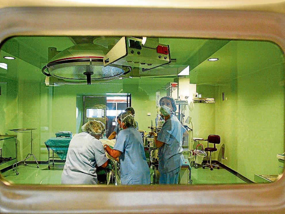 Una sala hospitalaria de quirófanos.