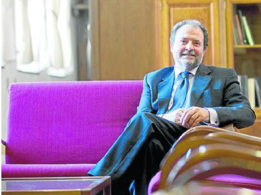 El catedrático de Derecho del Trabajo Juan García Blasco, que preside la comisión que elabora cada año la 'Memoria socieconómica y laboral de España', en una imagen de archivo en la Universidad de Zaragoza.