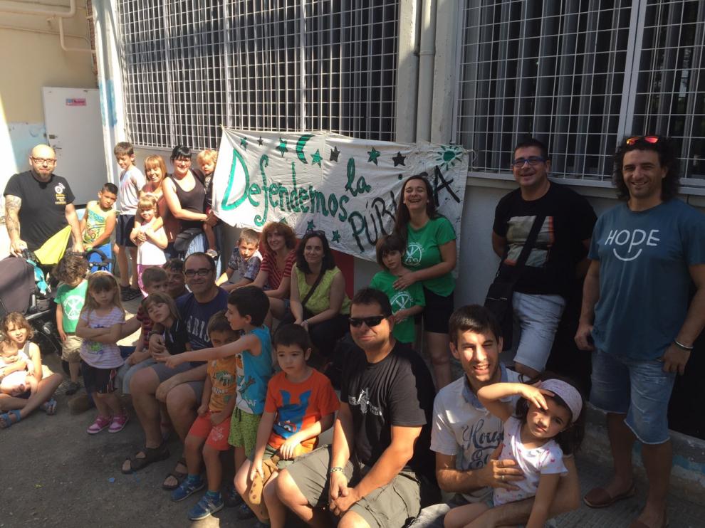 Protesta en las puertas del Sainz de Varanda, este lunes