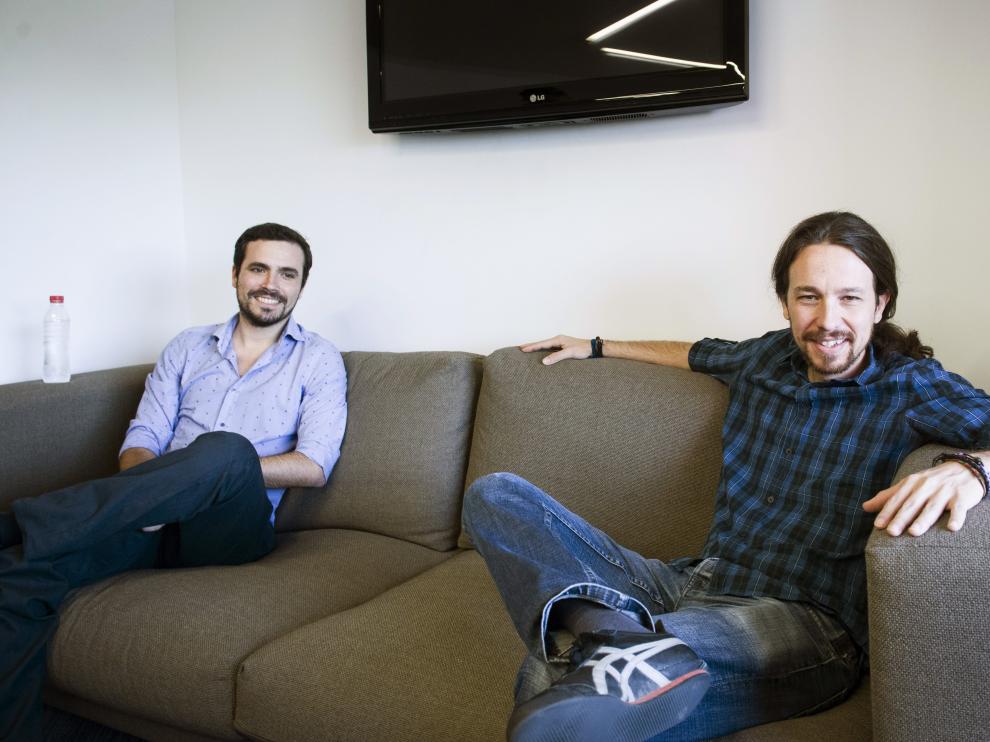 El secretario general de Podemos, Pablo Iglesias, y el candidato de IU a la Presidencia del Gobierno, Alberto Garzón.