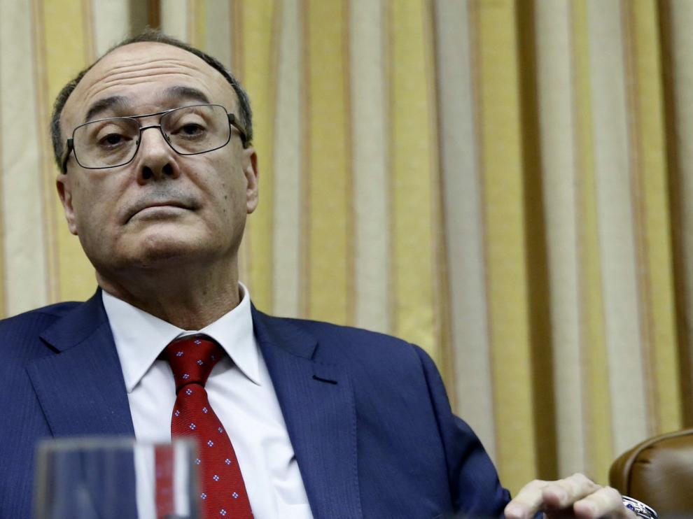 El Gobernador del Banco de España, Luis María Linde, en la comisión de economía y competitividad.