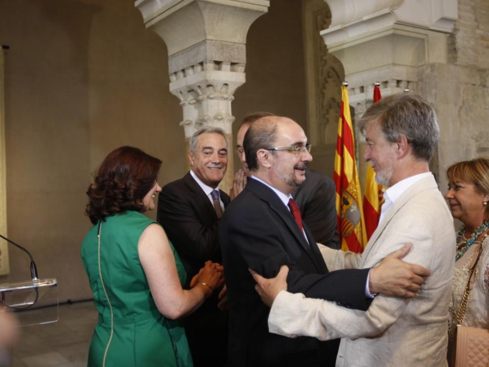 El alcalde de Zaragoza, Pedro Santisteve, felicita a Javier Lambán.