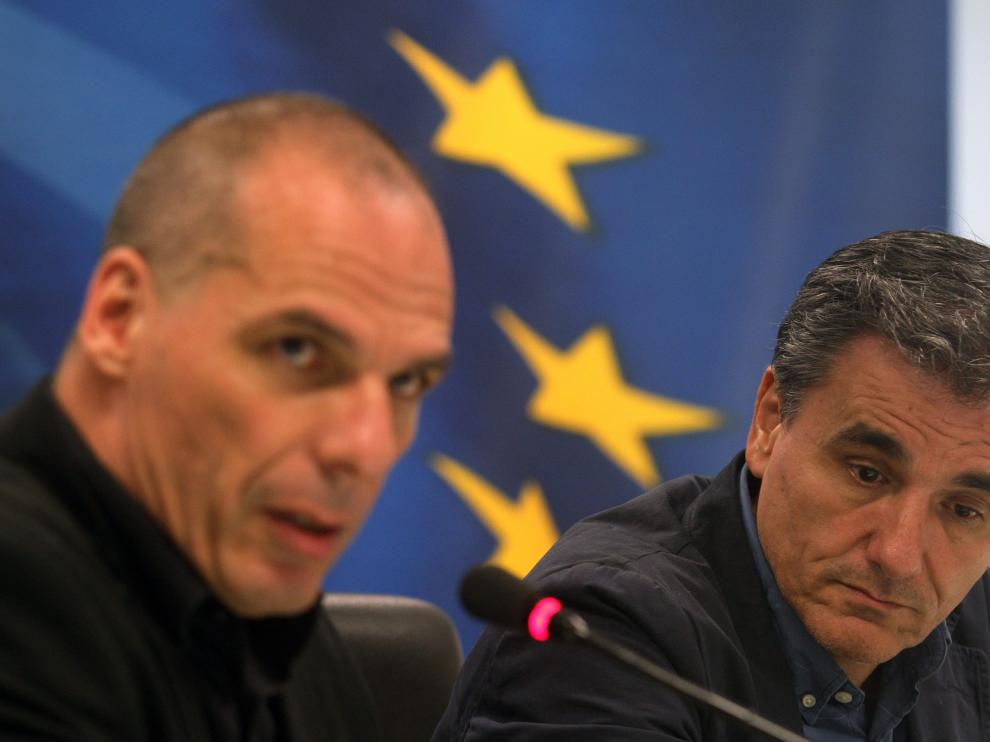 Varufakis y Tsakalotos durante la ceremonia de posesión.