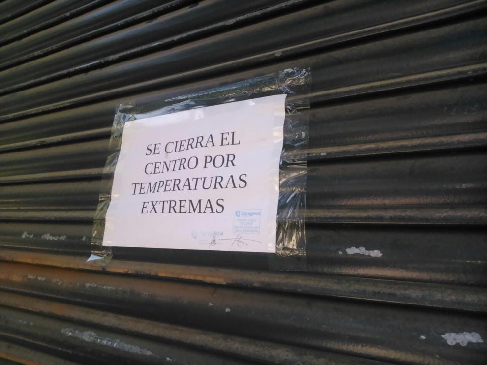 El Centro Cívico Tío Jorge echa la persiana como protesta por las altas temperaturas del centro.