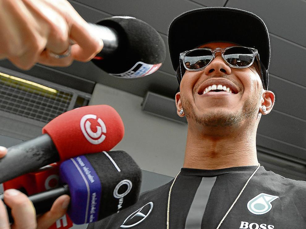 Lewis Hamilton, sonriente ayer ante la prensa en Austria.