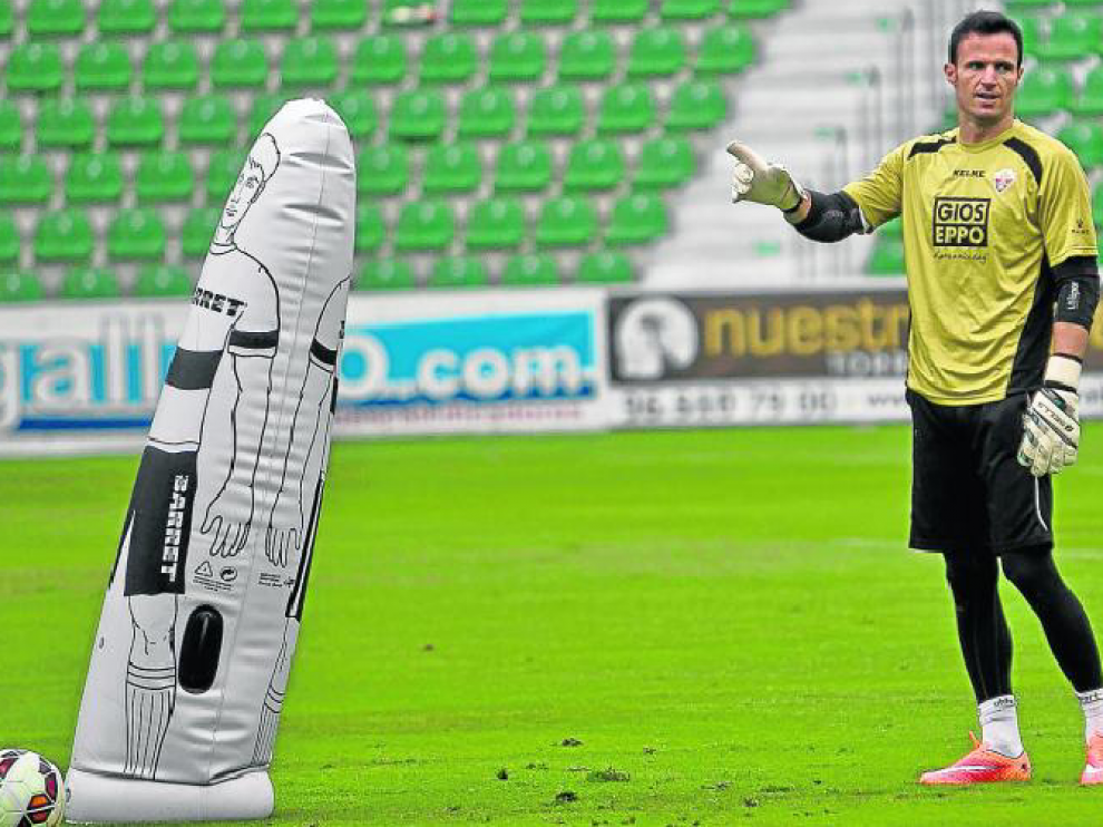 Manu Herrera, en un entrenamiento en las filas del Elche.