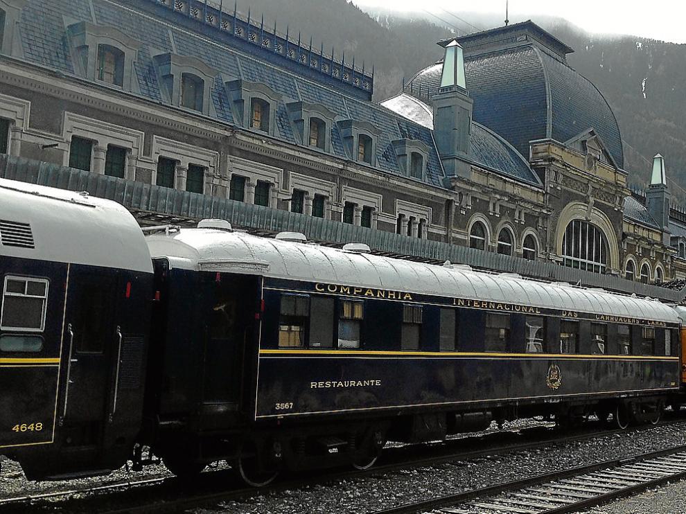 El Tren Azul estuvo en mayo del año pasado en la estación de Canfranc tras salir de Sabiñánigo.