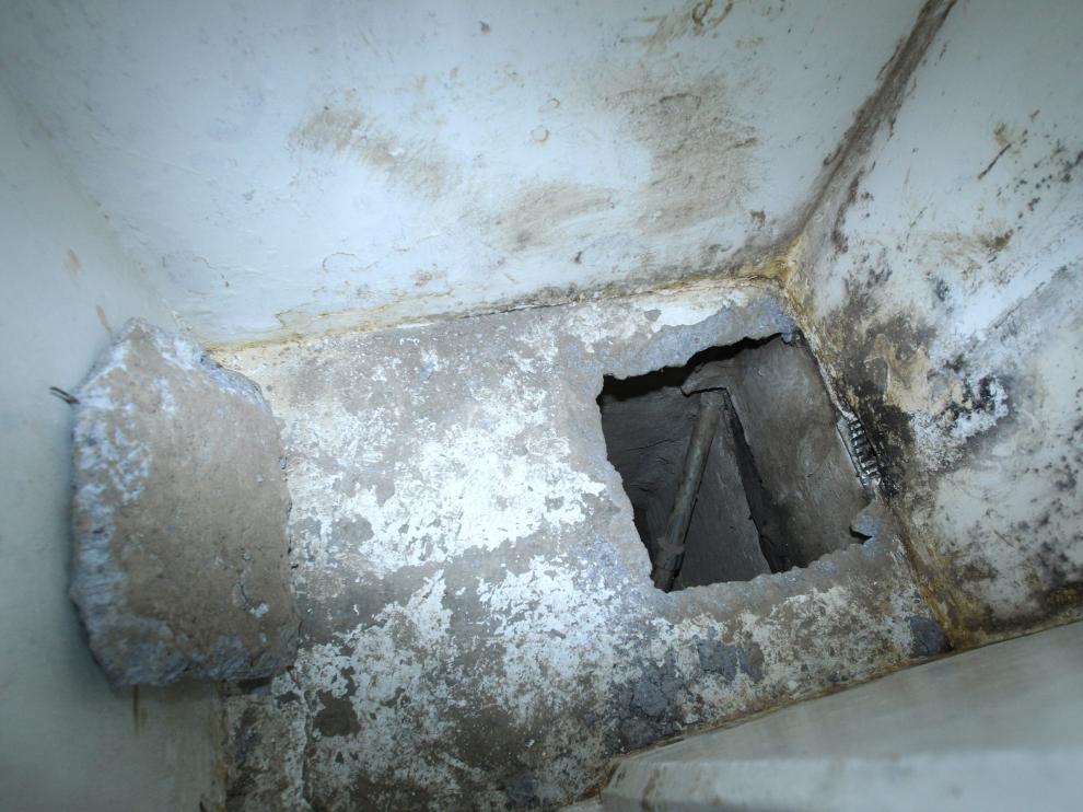 El interior del túnel por el que escapó de prisión el Chapo Guzmán