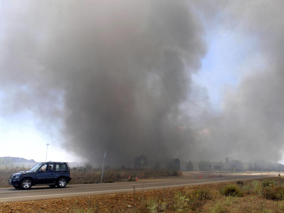 Incendio en una planta de reciclaje de neumáticos en Ardoncino