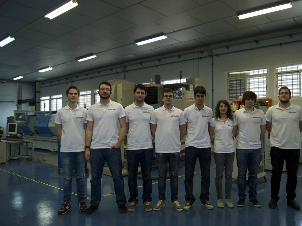 Los estudiantes de Ingeniería de La Almunia que han diseñado la moto eléctrica