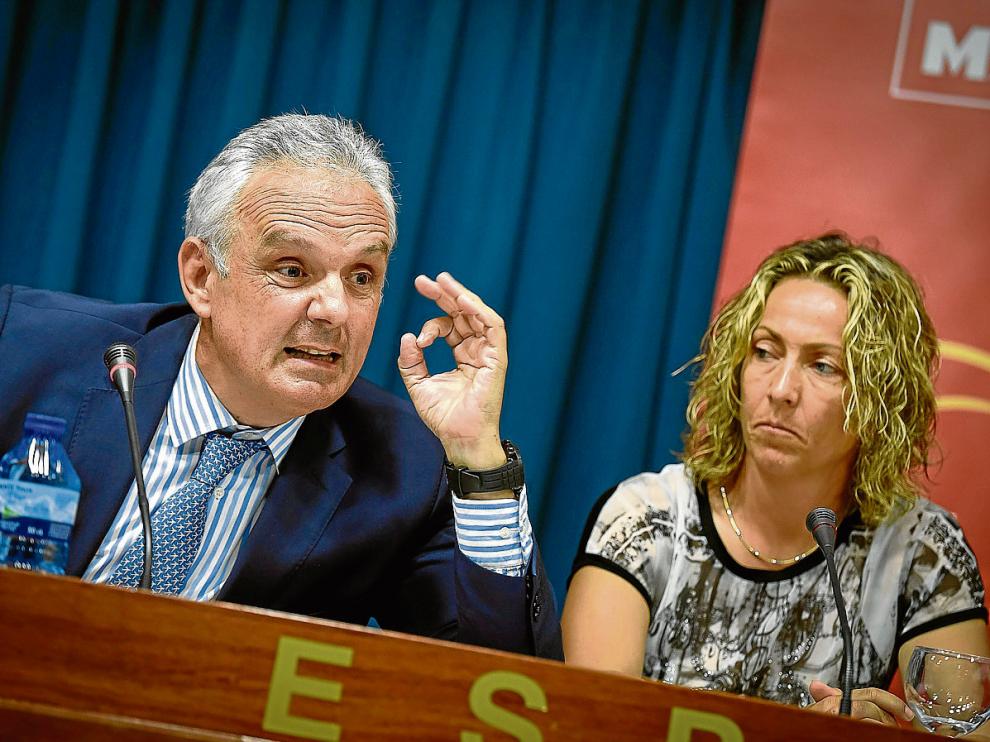 José Luis Escañuela y Gala León, ayer en la sede del Comité Olímpico Español.