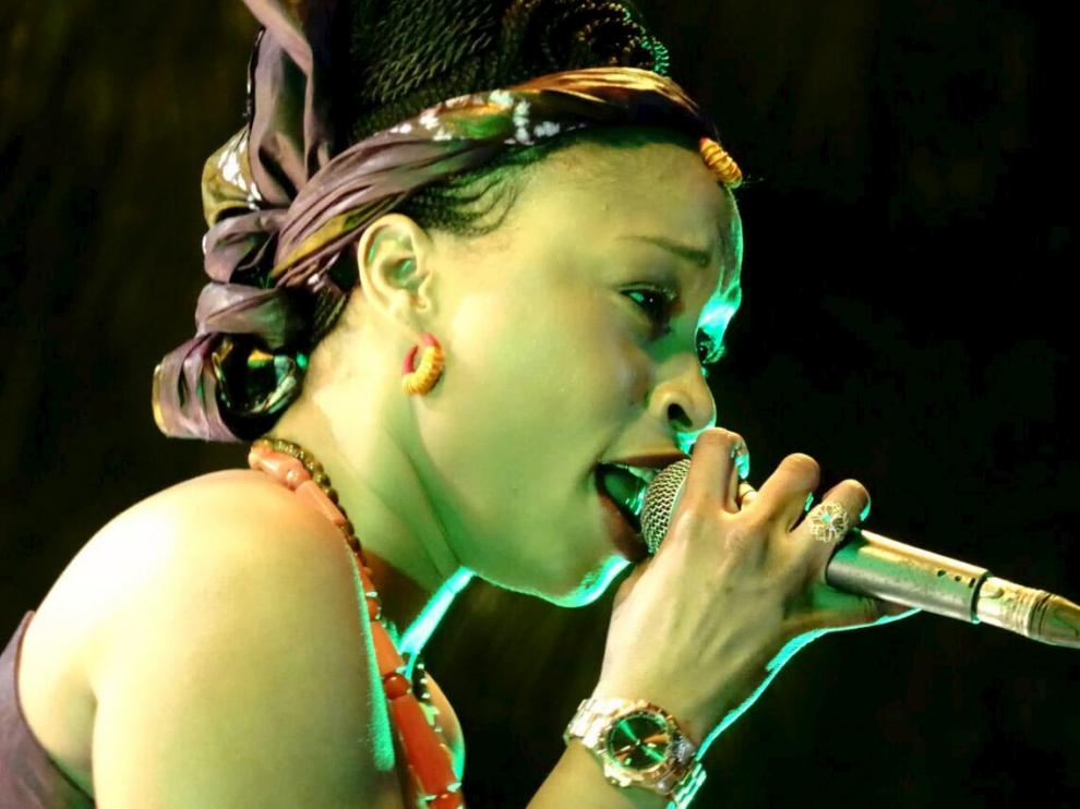 La cantante Aida Samb.