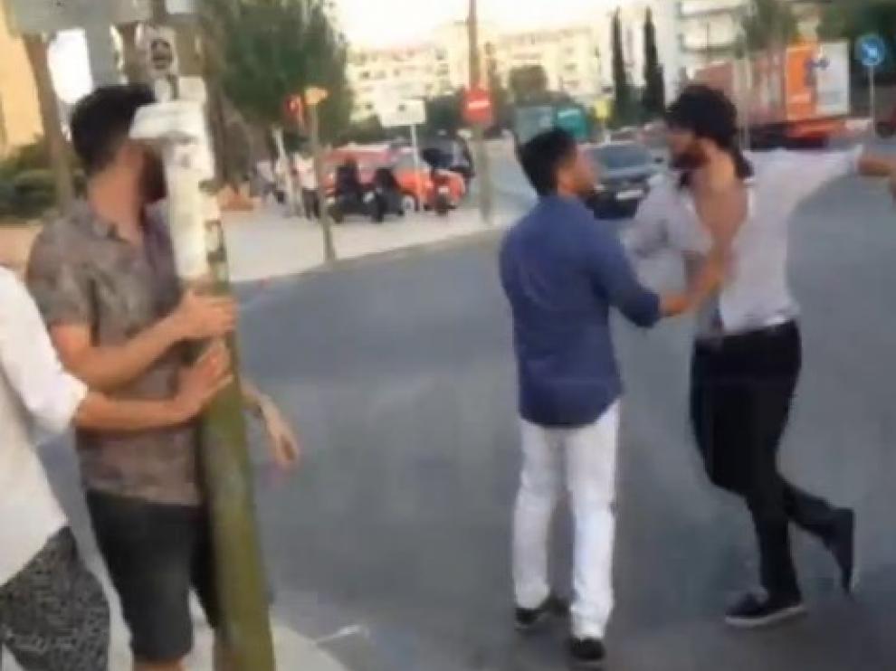 Una captura del vídeo de la pelea de Higuaín
