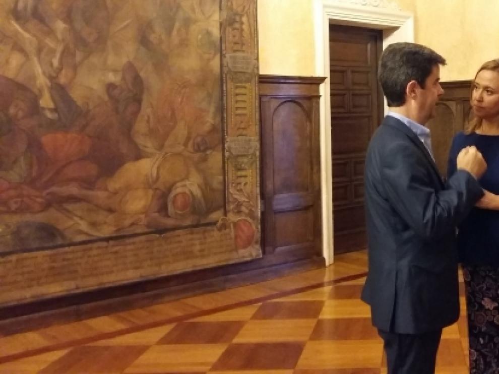 La consejera de Educación ha viajado a Huesca para reunirse con el alcalde de la ciudad Luis Felipe.