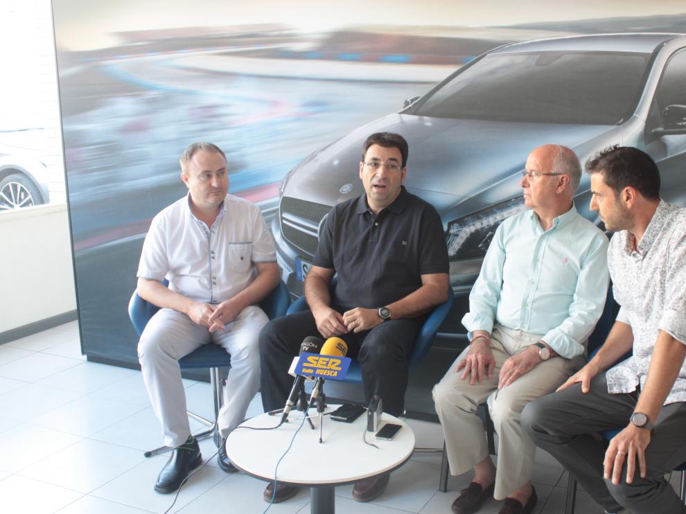 David Álvarez durante su presentación como director junto a Alberto Gracía, Javier Charte y Fernando Lascorz.