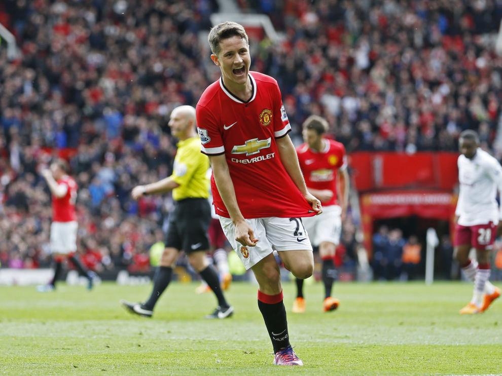 Ander Herrera celebra un gol con el Manchester United